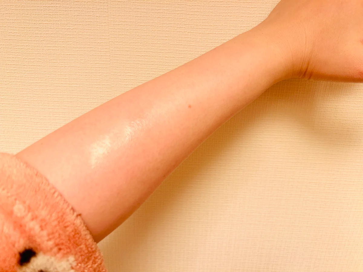 ロマンスオブトゥルース マッサージバーを塗った肌