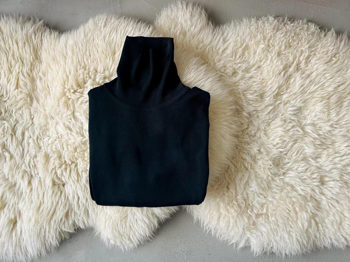 ジョンスメドレー　タートルネック長袖ニットプルオーバー　黒　商品画像