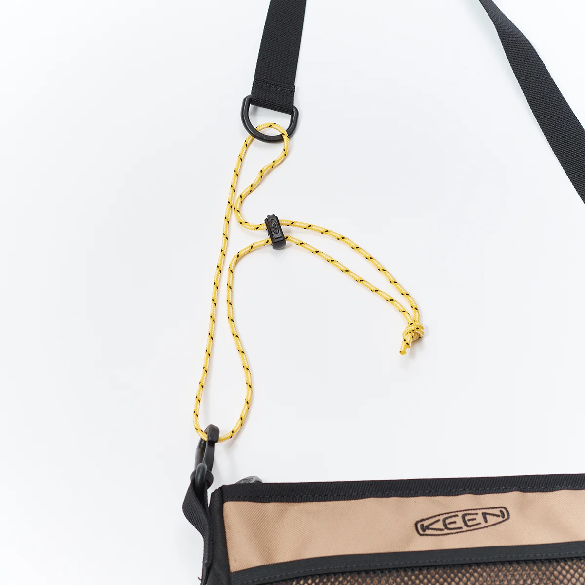 キーンの「ハーベスト マテリアル サコッシュ スリー」　ディテール