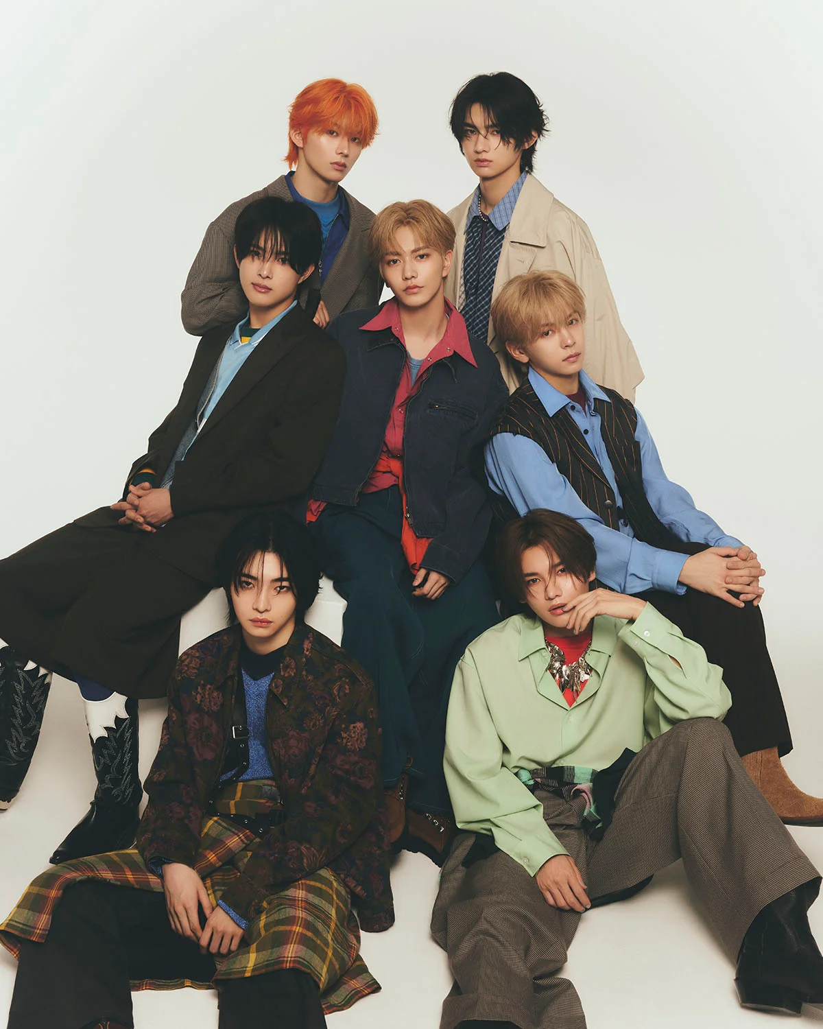 aoenメンバー　左下から時計回りに、 颯太（SOTA）、優樹（YUJU）、京助（KYOSUKE）、礼央（REO）、ハク（HAKU）、琉楓（RUKA）、雅久（GAKU）