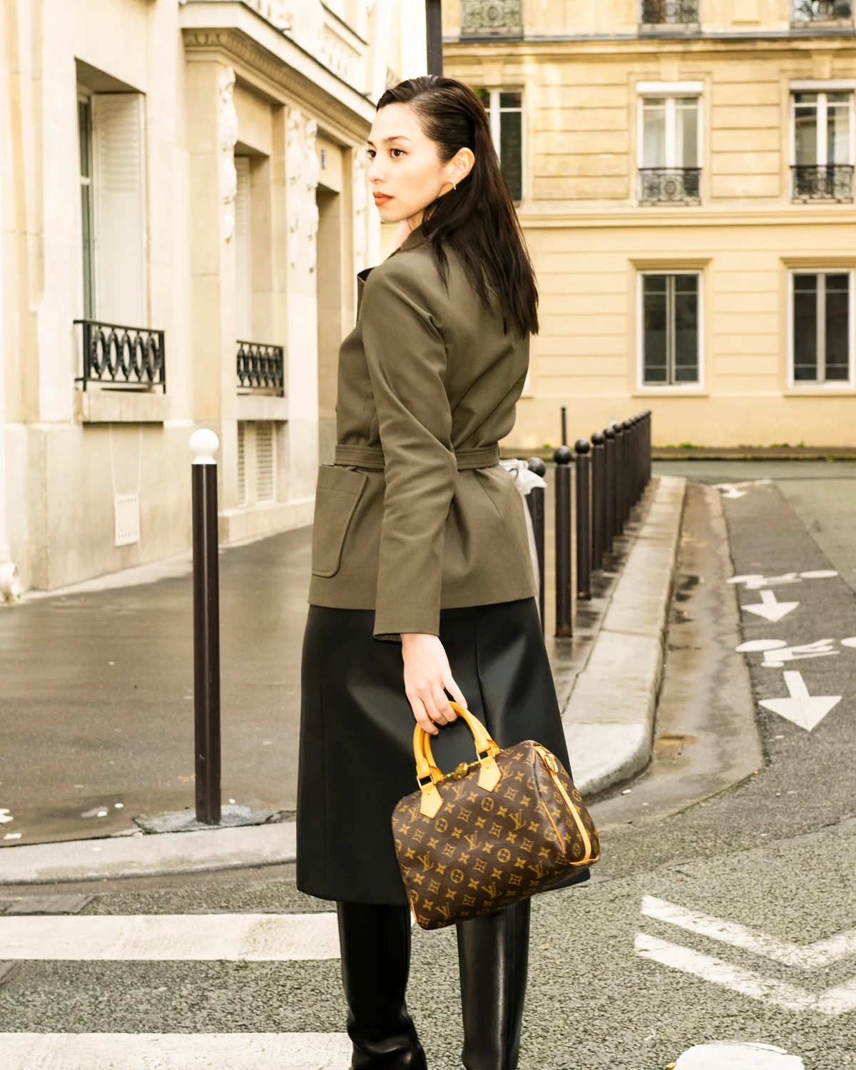 ルイ・ヴィトン2026年秋冬コレクションでパリに訪れた中条あやみ