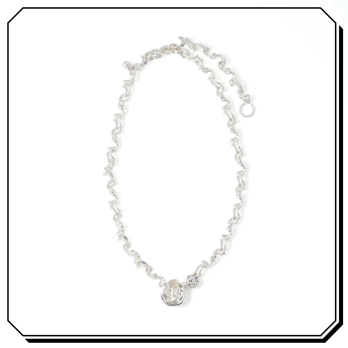 ネックレス￥18,700／ソワリー