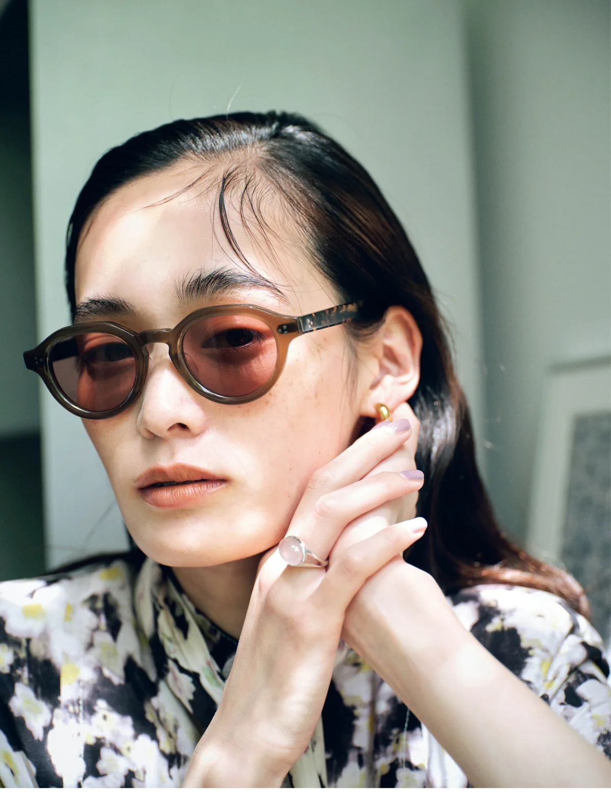 BLANC（ブラン）　小川夢乃さんコラボレーションサングラス【SPURSHOP別注】を着用したモデル
