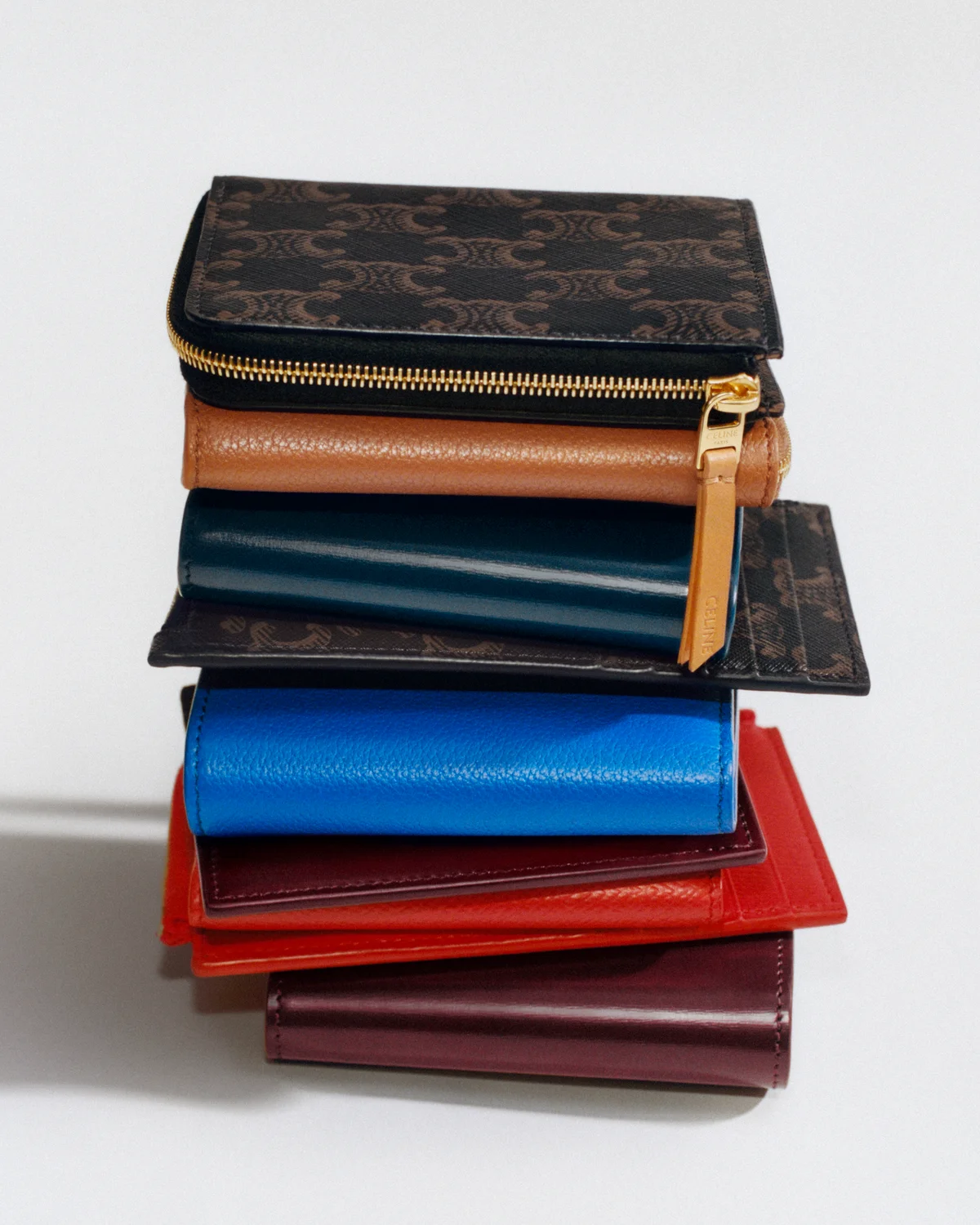 セリーヌの新作財布「フラットジップウォレット」