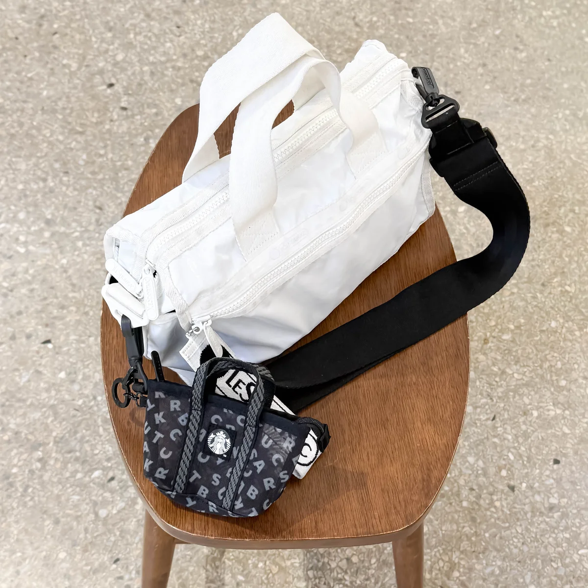 台湾スターバックス限定、マイクロメッシュバッグのキーチャーム