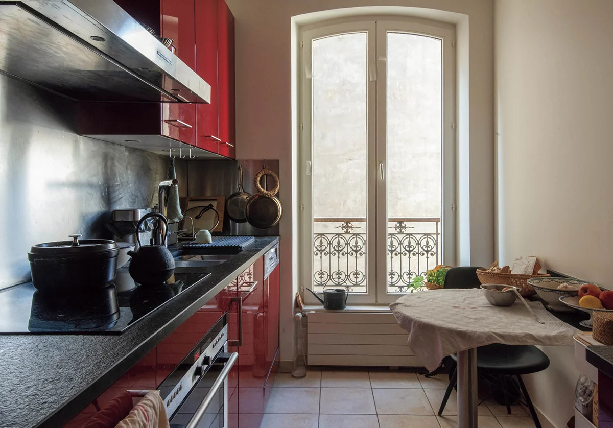 パリ在住の会社員／mont et plume共同創設者、山本紗矢佳さんの自宅キッチン