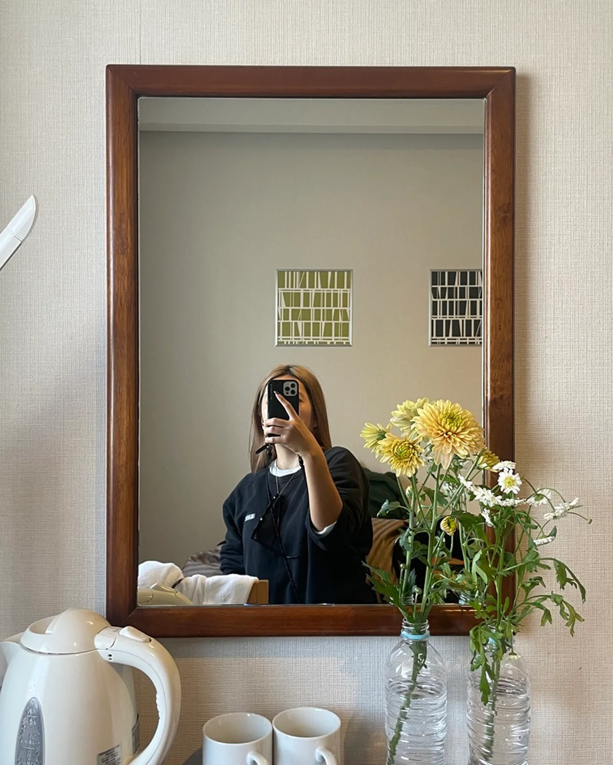 ホテルに連泊するときは必ず近くのお花屋さんに、１輪でも２輪でもよいからお花を買いに行きます