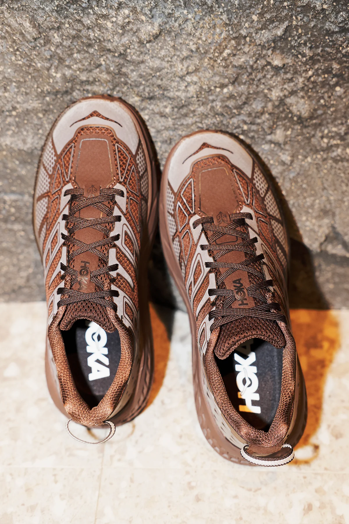 ホカのSTEALTH/TECH SPEEDGOAT 2スニーカー