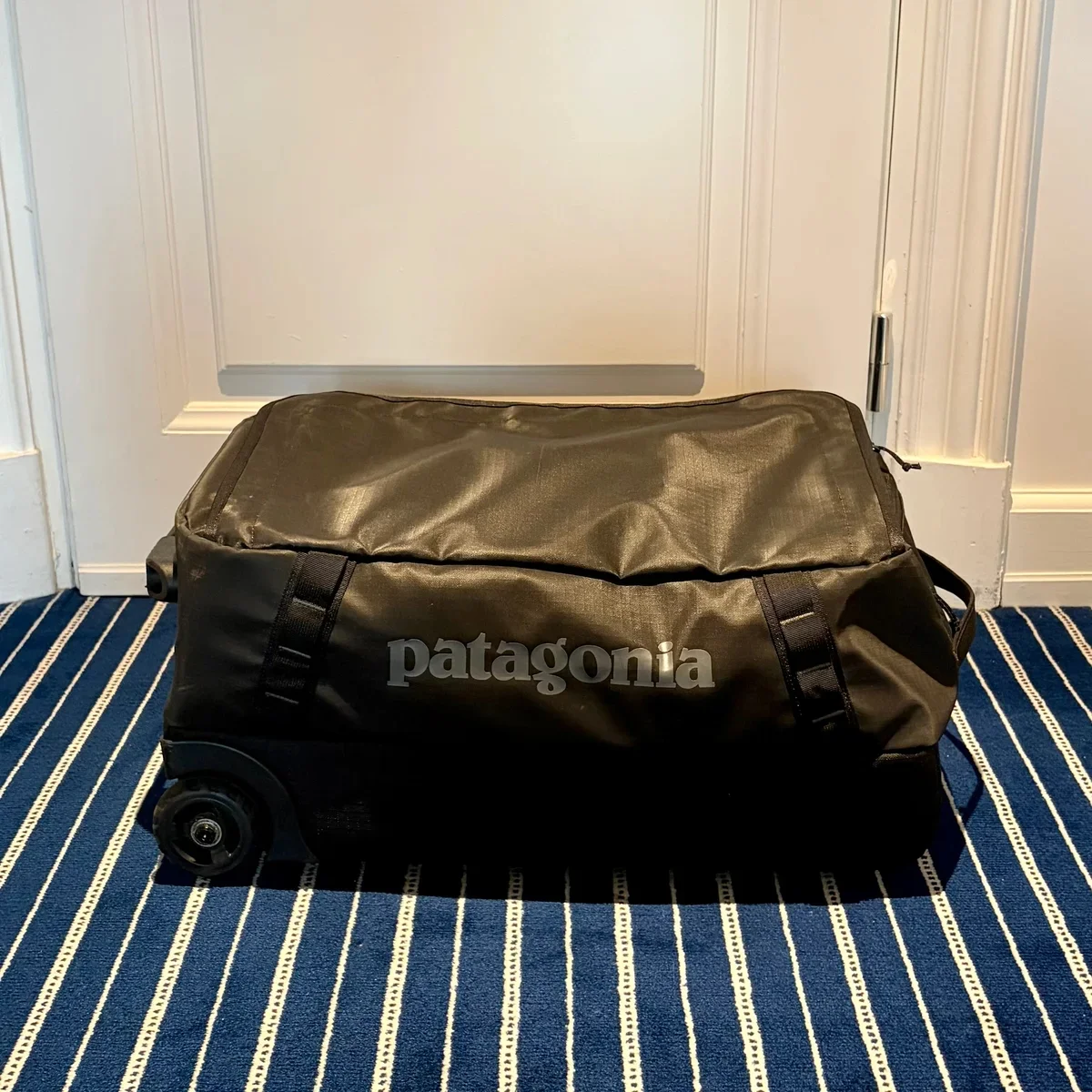 パタゴニアの「ブラックホール・ウィールド・ダッフル 40L」