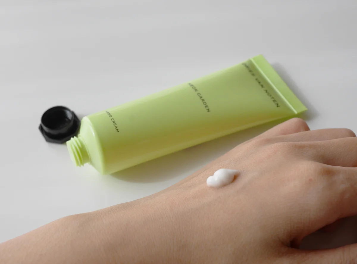 ドリス ヴァン ノッテンのハンドクリーム「NEON GARDEN」　テクスチャー