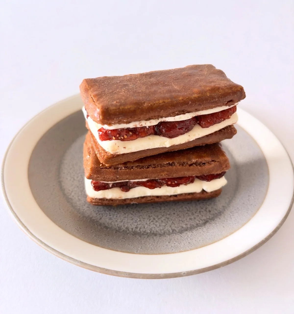 平野紗季子さんが手がける（NO） RAISIN SANDWICH（ノーレーズンサンドイッチ）、季節のサンドはいちごティラミス！