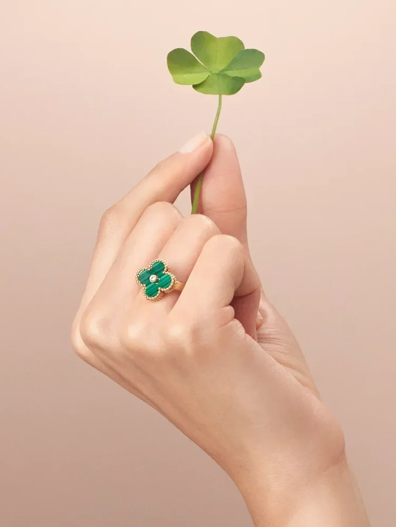 【ヴァン クリーフ＆アーペル】永遠の名品ジュエリー3選｜【アルハンブラ】、【ペルレ】、【ラッキー スプリング】