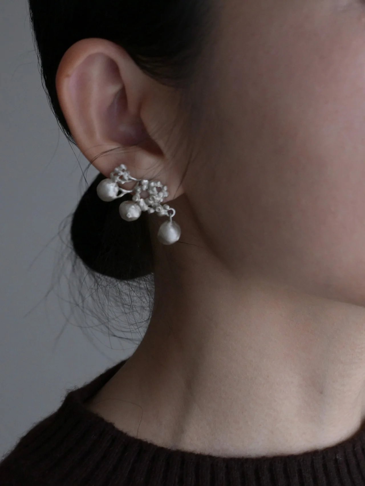 人気ブランドからのラブコール続出。パリの若きジュエリー作家、ゾエ・モーを知っていますか？