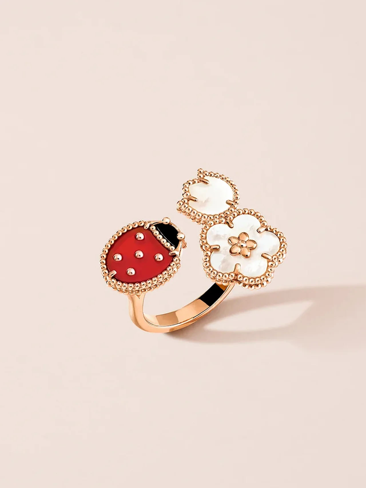 【ヴァン クリーフ＆アーペル】のジュエリー、「ラッキー スプリング コレクション」｜人生を彩る名品図鑑