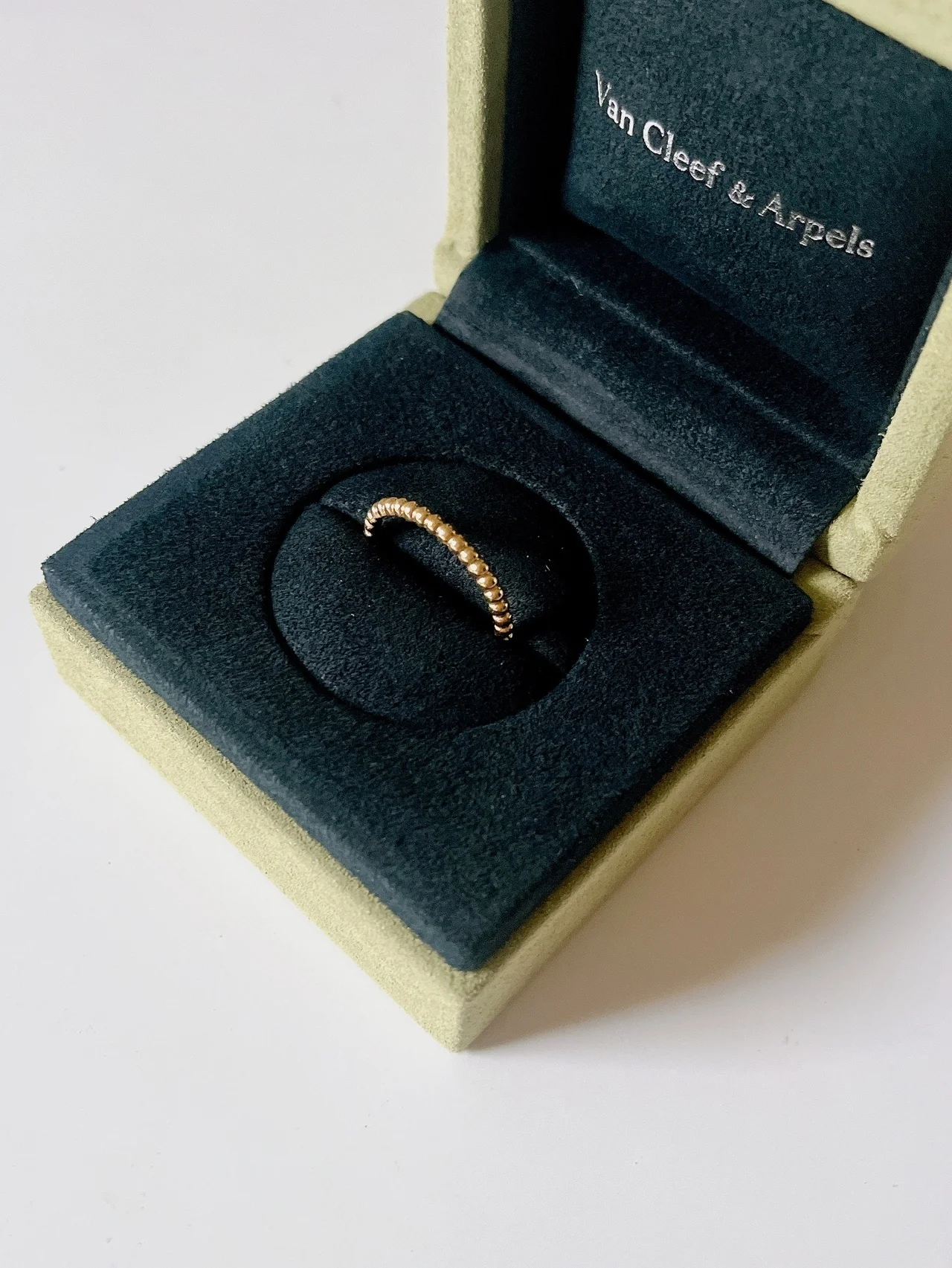 【ヴァン クリーフ＆アーペル】のペルレは365日リング