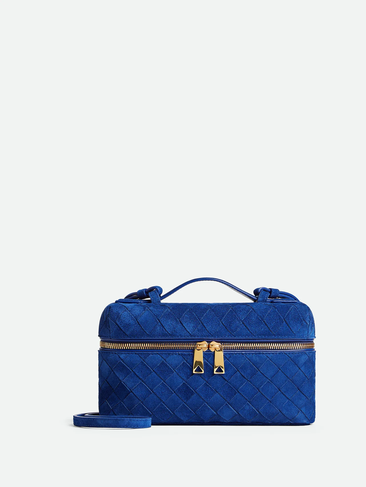 【ボッテガ・ヴェネタ】ロイヤルブルーが主役のバッグコレクションが登場