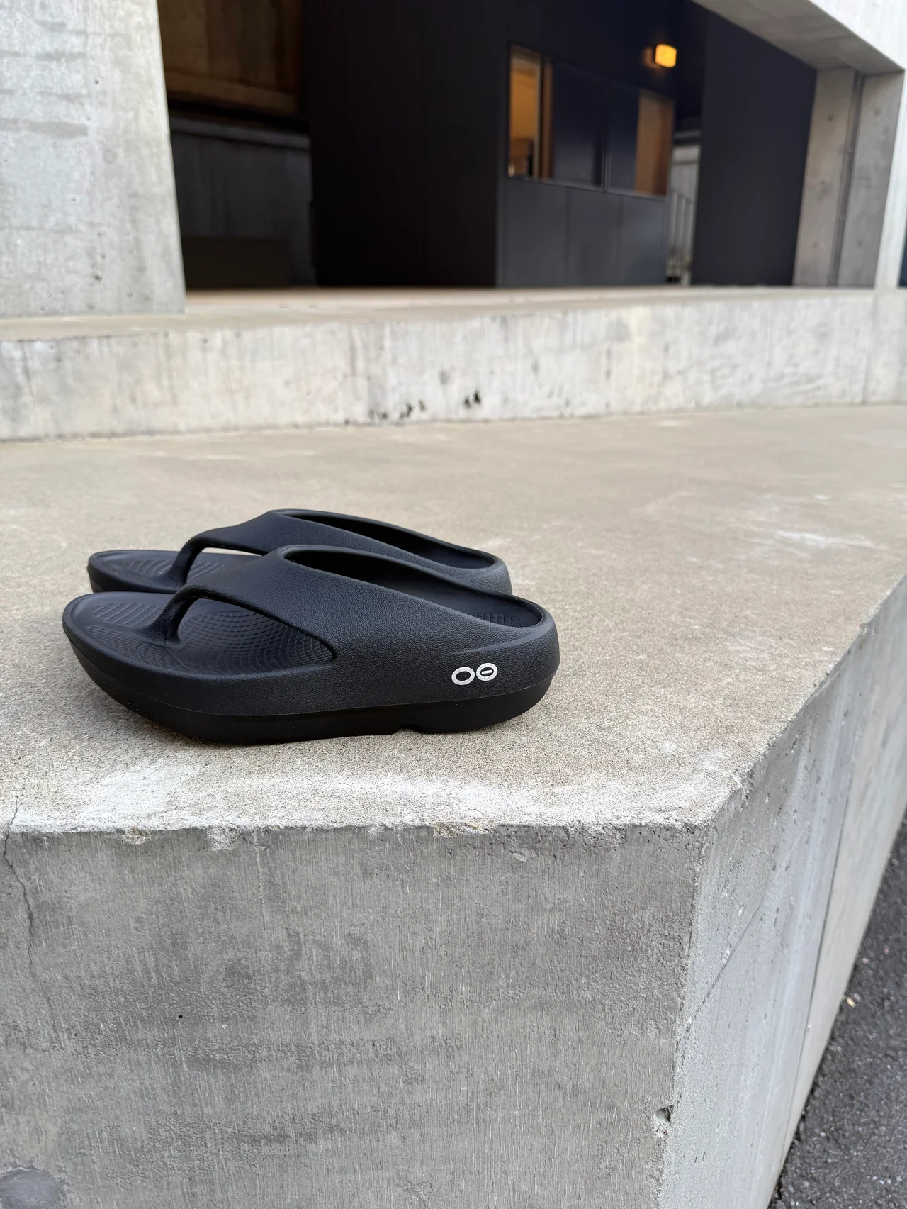 遠距離“1万歩”歩いても快適だったサンダル。【OOFOS】の新作【OOriginal Plus】を買ってみた