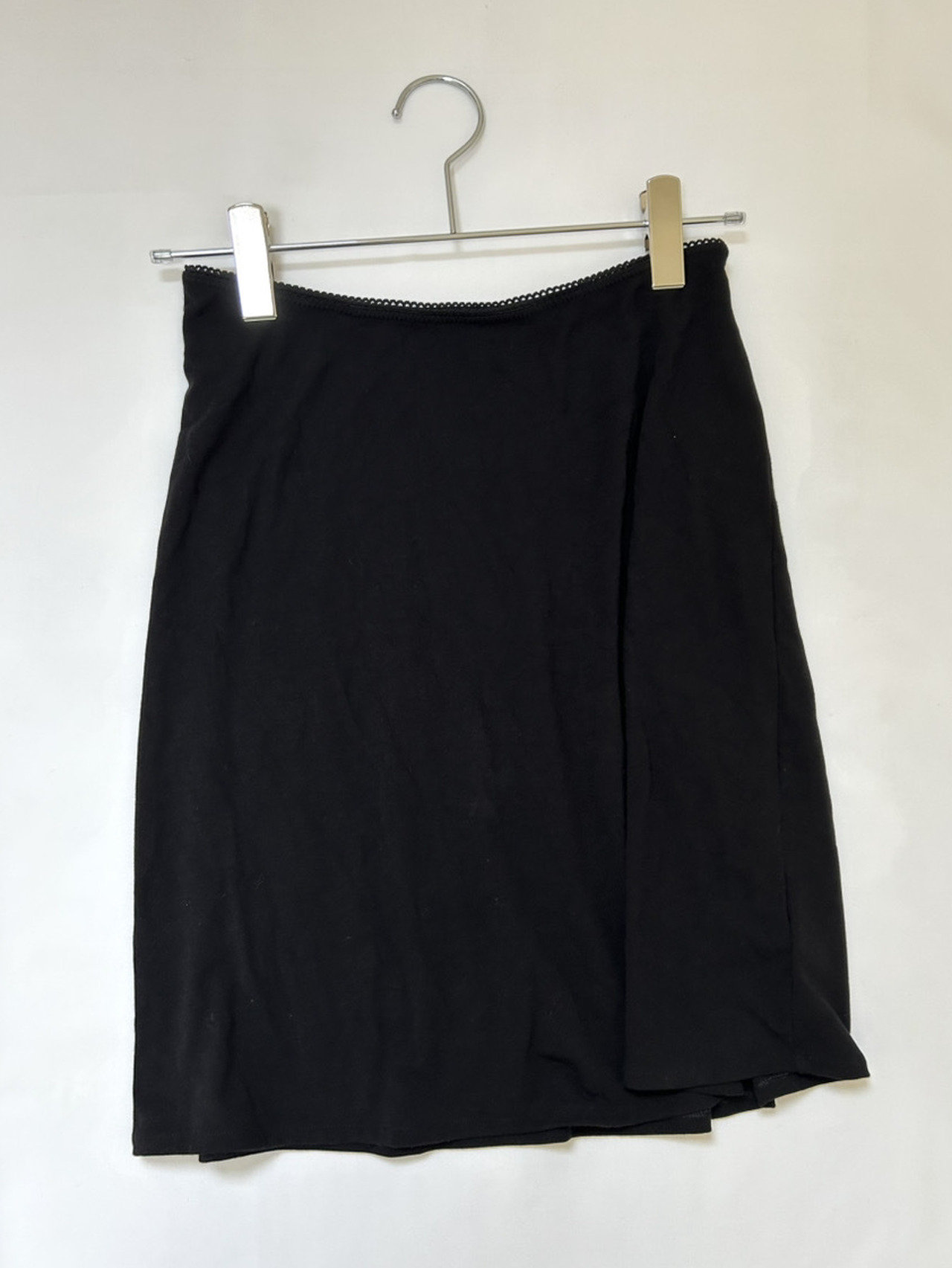 GAPで見つけた黒スカート、久しぶりの膝丈にときめく