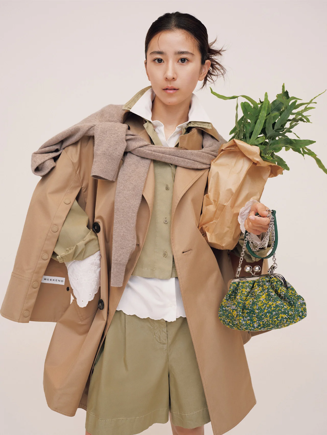 Weekend Max Maraと黒島結菜。今日はトレンチコート日和