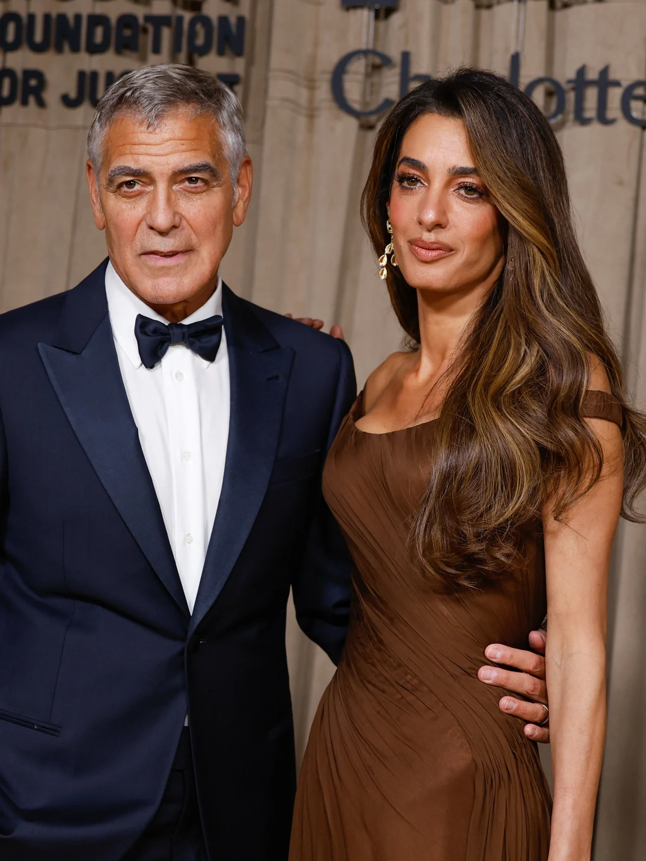 ジョージ＆アマル・クルーニー夫妻、南仏の自宅から避難。大規模山火事が地域を襲う