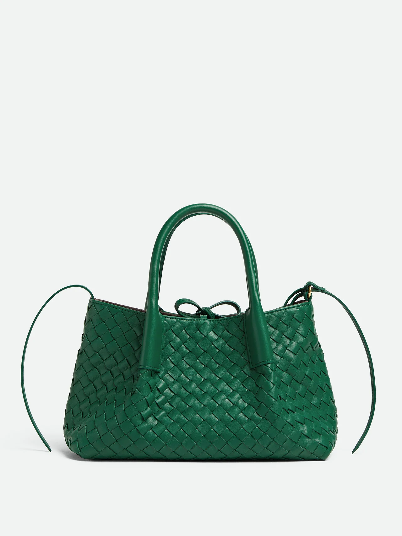 先行販売のバッグも！ 【ボッテガ・ヴェネタ】が心躍るホリデーイベントを開催