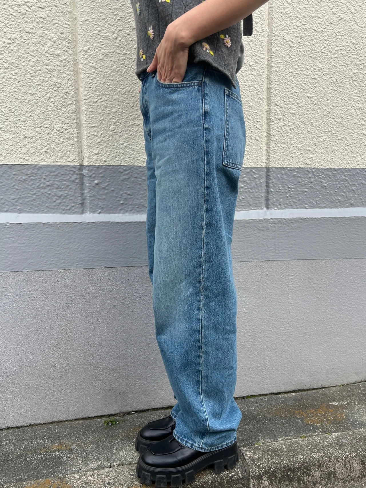 話題沸騰のユニクロ新作“神バギージーンズ”は本当に使えるのか？ はき比べ&自腹購入したエディターが本音で語ります 【UNIQLO and JW ANDERSON】