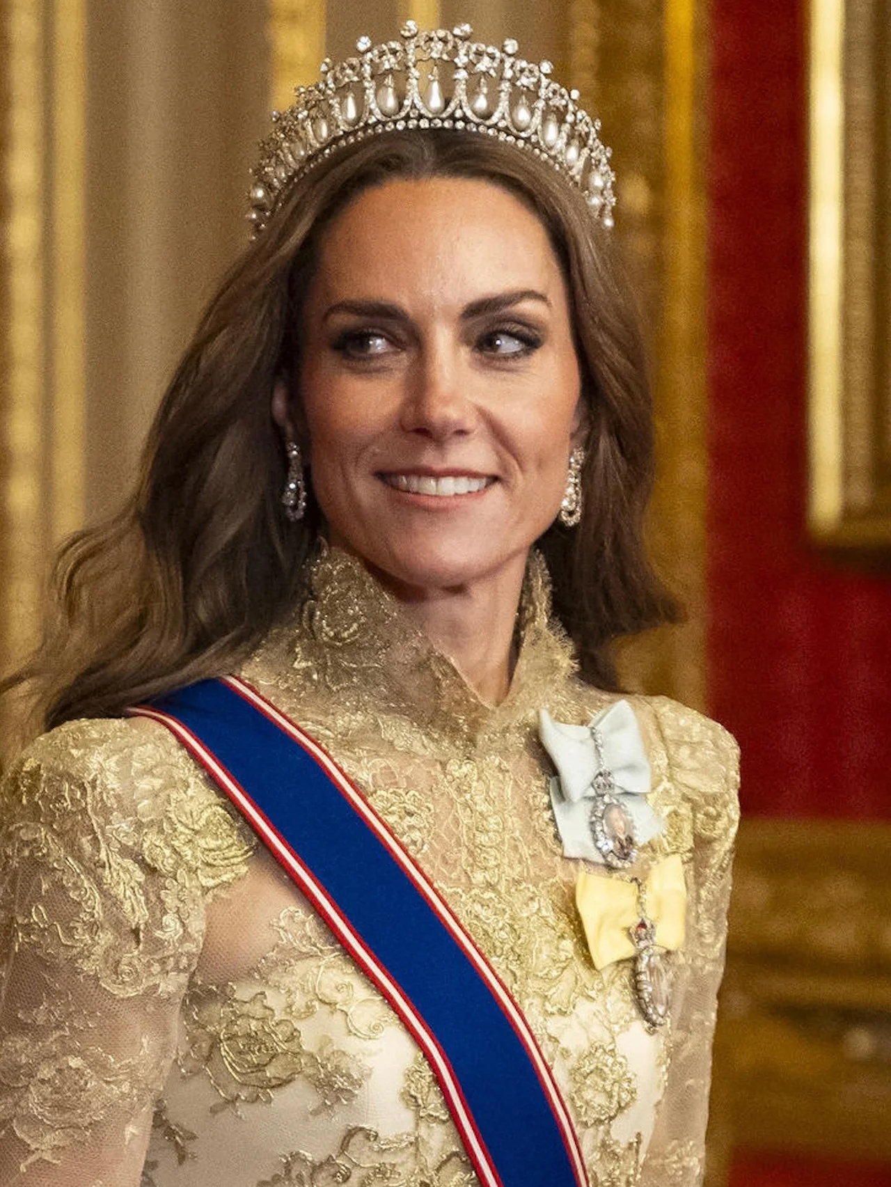「息を呑むほど美しい」キャサリン皇太子妃、ダイアナ元妃のティアラをまとって圧巻のオーラを放つ！ ドナルド・トランプ大統領夫妻を招いた晩餐会での姿が絶賛される