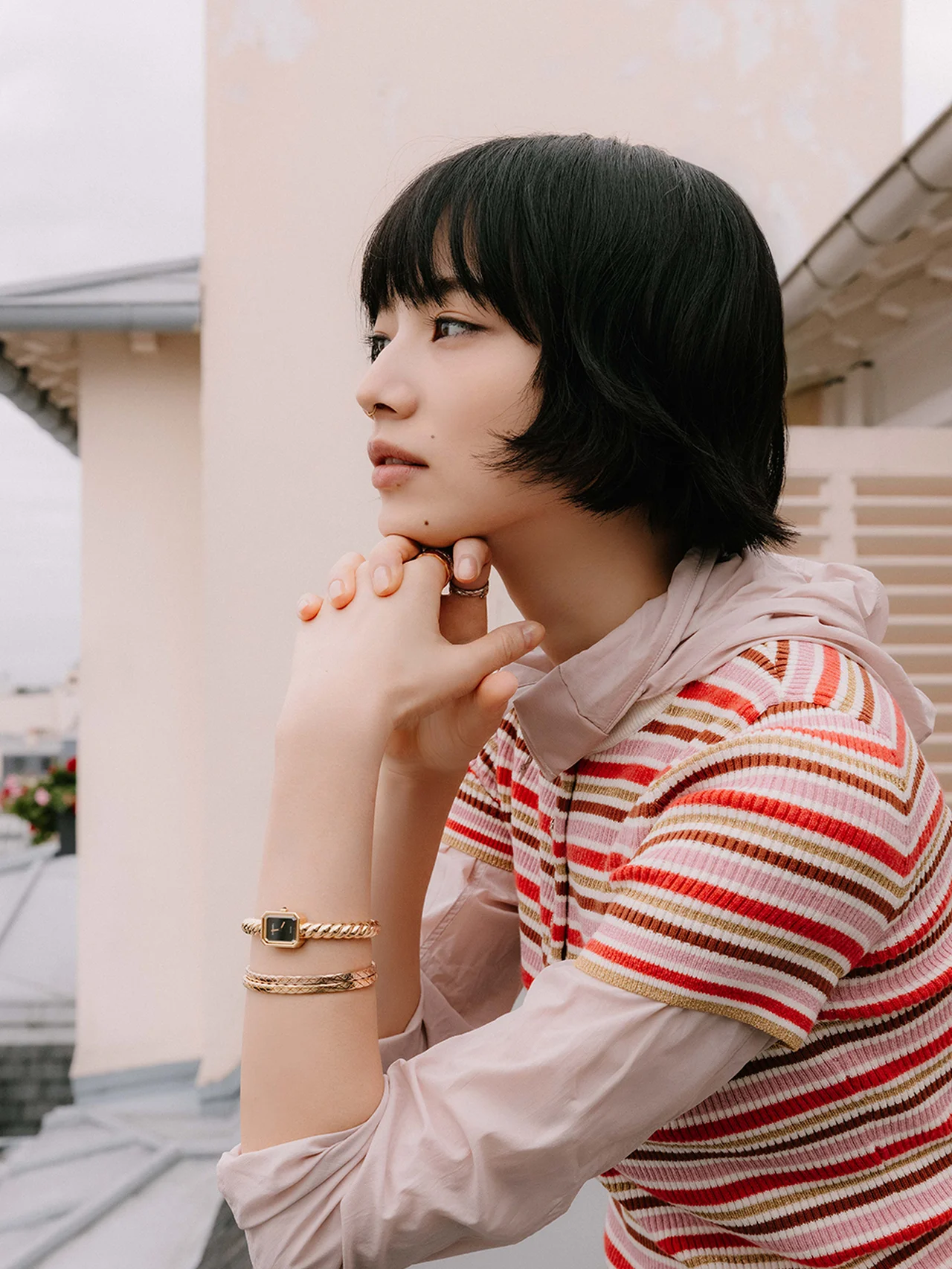 #小松菜奈 のスペシャルフォトが到着！ 【シャネル】の新作ウォッチ「プルミエール ガロン」と過ごす特別な時間