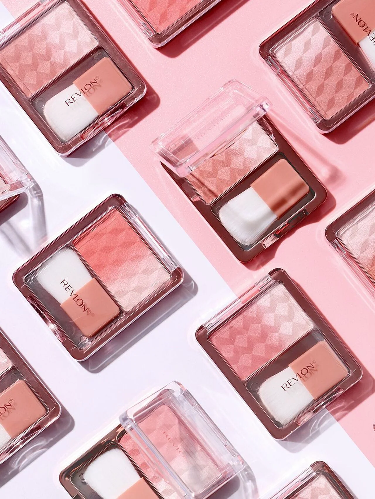 ふんわり血色×フレッシュツヤの2in1。【レブロン】新作チークでかなえる“天使のほっぺ”