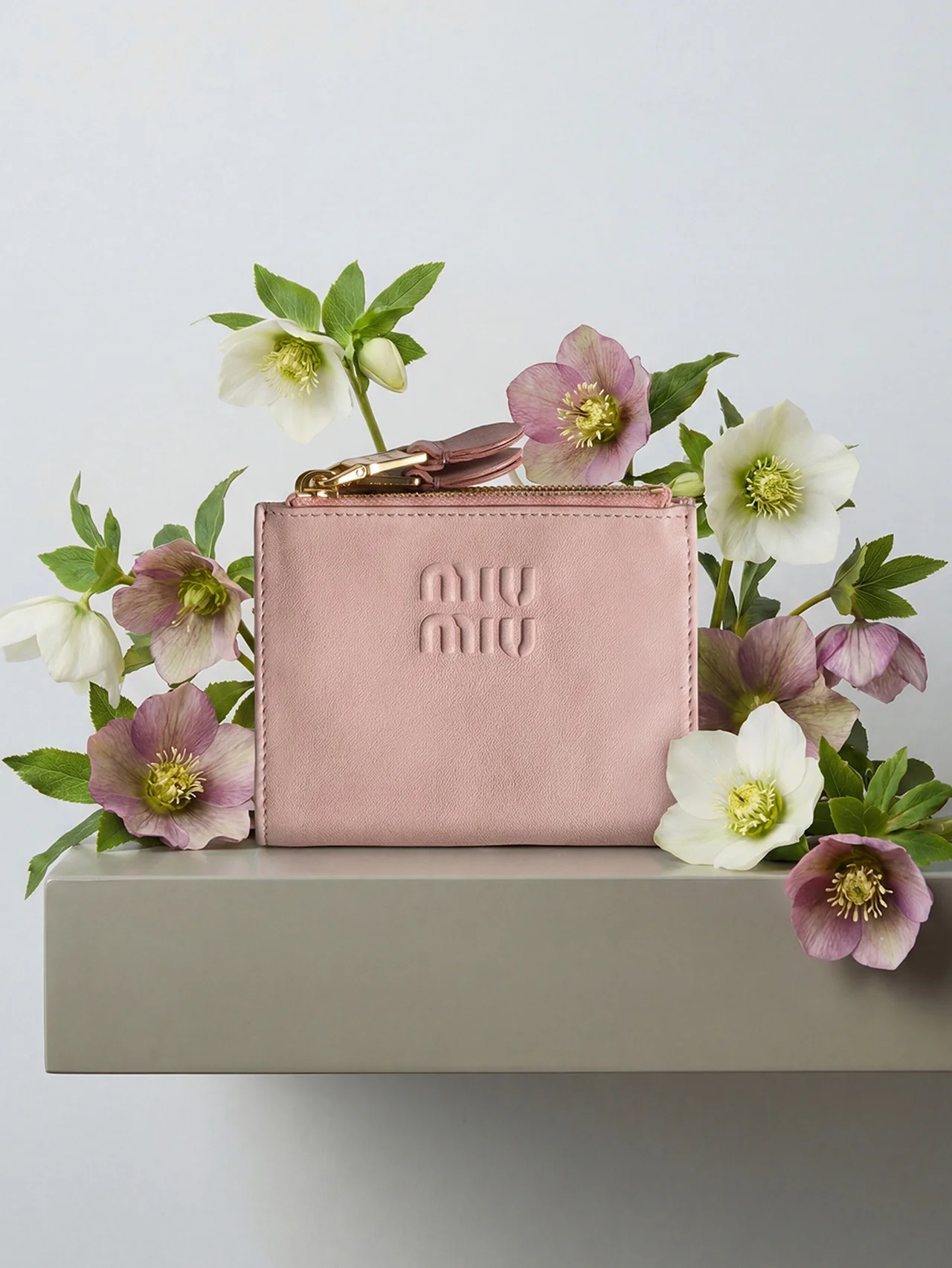 【ミュウミュウ】最強開運日に向けて新調したい！ 日本限定カラーの財布が登場