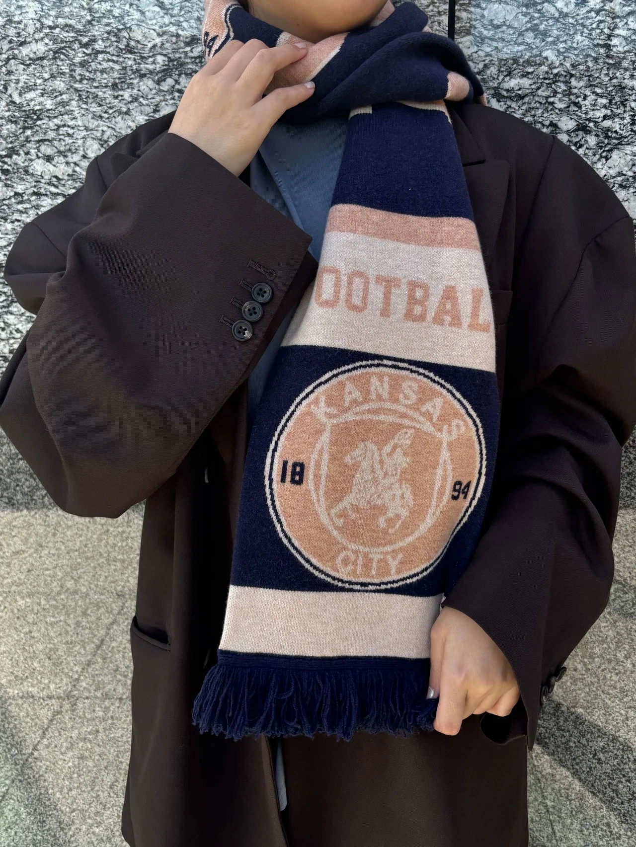 ちょうどいいスポーツミックスは【St.Johns 3rd club(セントジョンズサードクラブ)】のマフラーに頼る