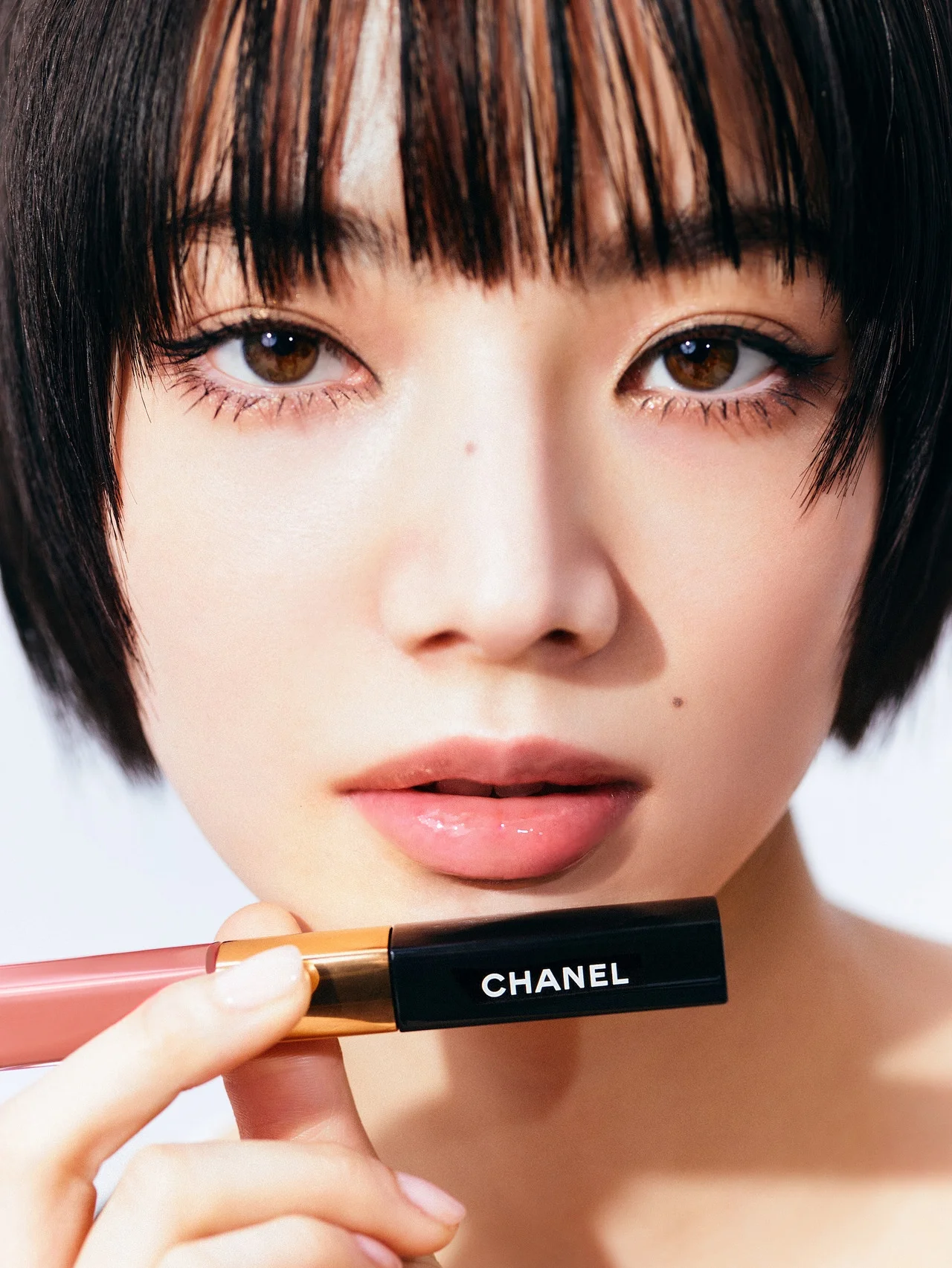 【シャネル】小松菜奈が魅せる、落ちない艶。2 in 1リップの新ビジュアルに注目！