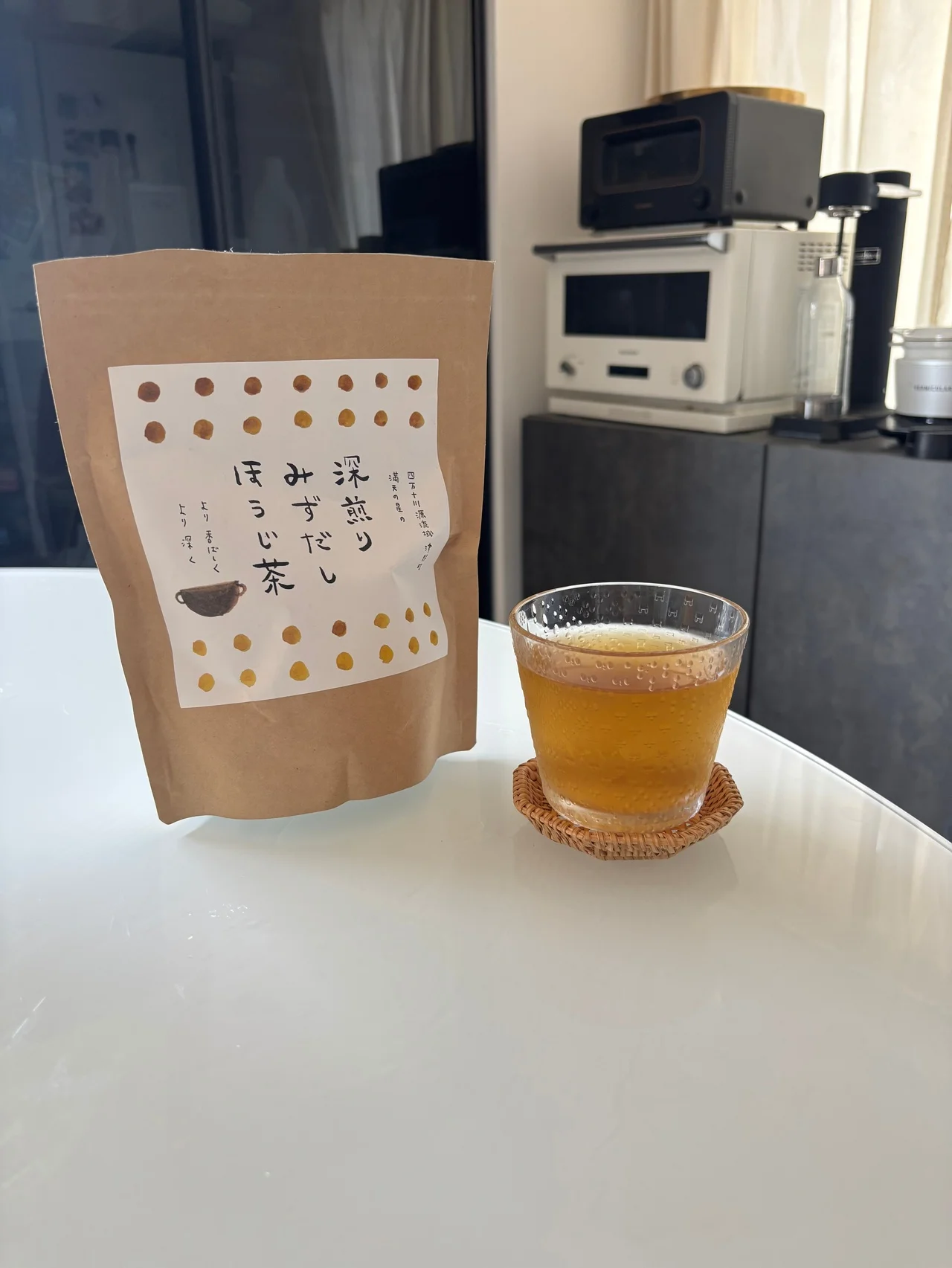水出しなのにコク深い、高知の深煎りほうじ茶 #深夜のこっそり話 #2260