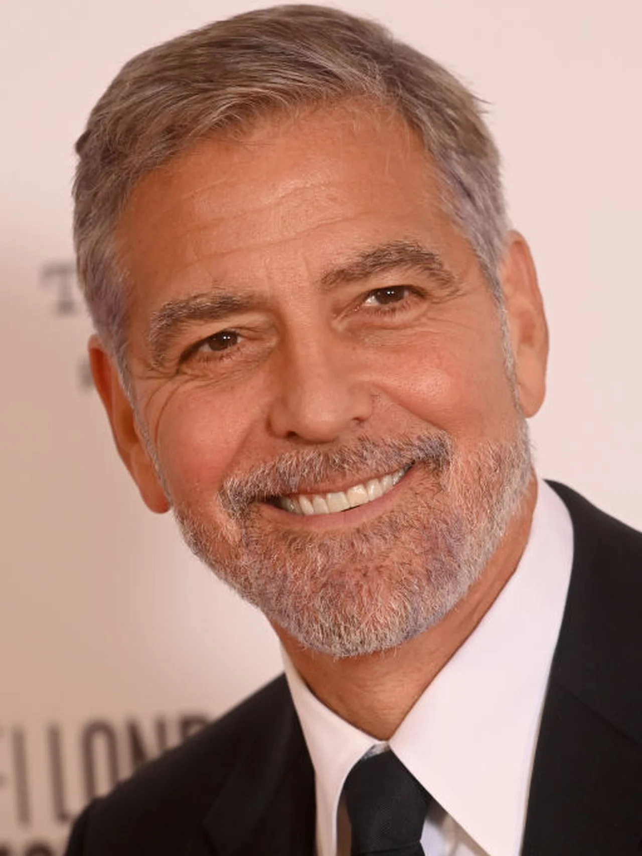 「白髪染めはしない！」ジョージ・クルーニー、「最も魅力的なグレイヘアのセレブ」ランキングで堂々の１位に輝く