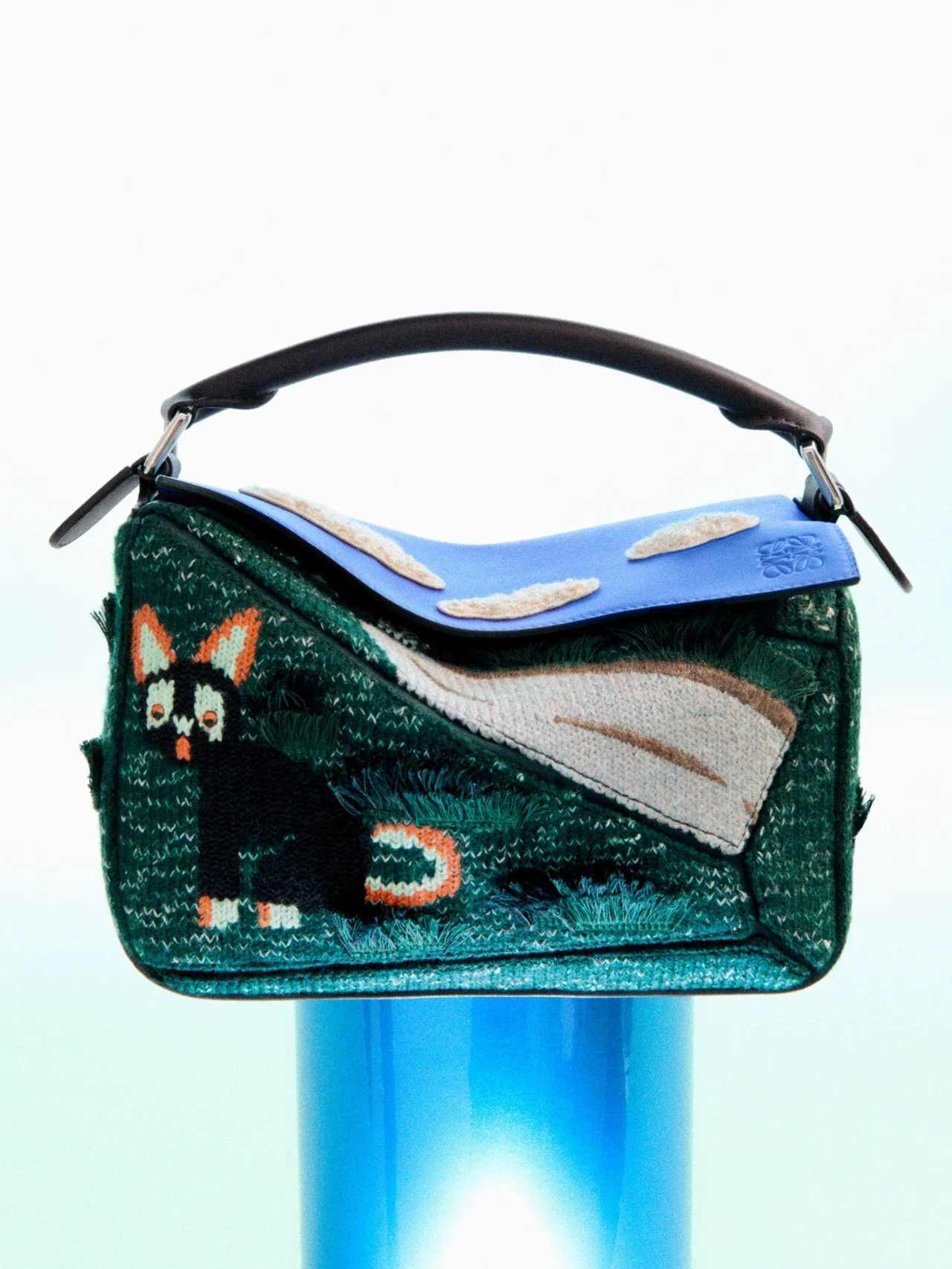 【ロエベ】から猫モチーフのコレクションが登場！ 伊勢丹新宿店と阪急うめだ本店でポップアップストアを開催