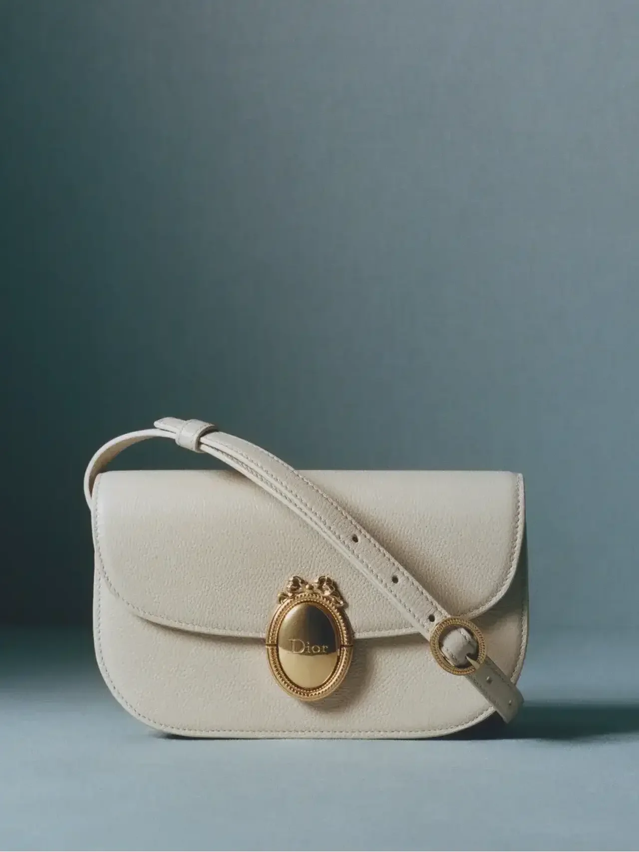 【ディオール】【セリーヌ】など、新作バッグ3選！ ニューアイコンや新色がラインナップ