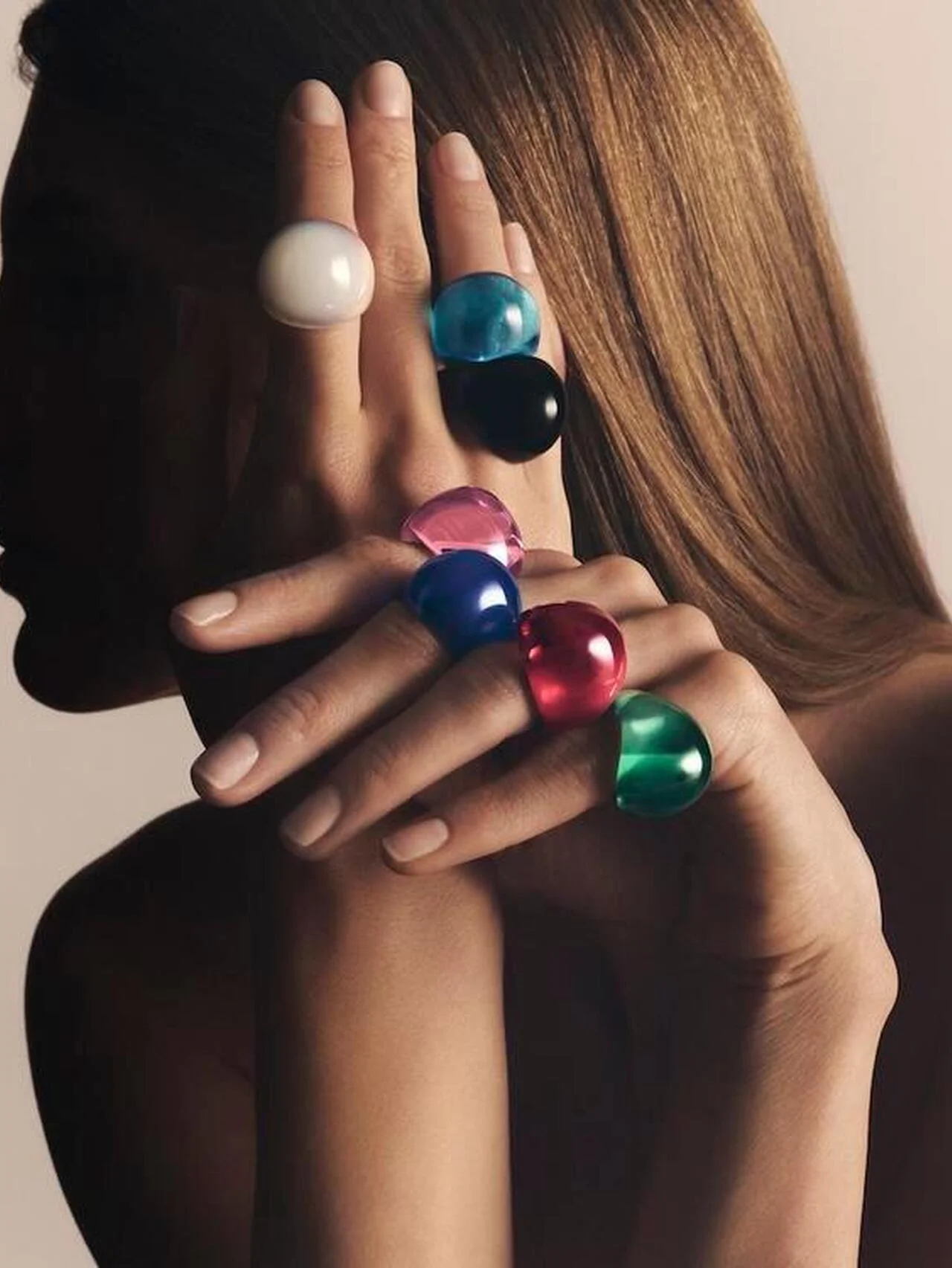 【ラリック】を象徴するジュエリーコレクション「カボション」から、新作のイヤリングとペンダントが登場