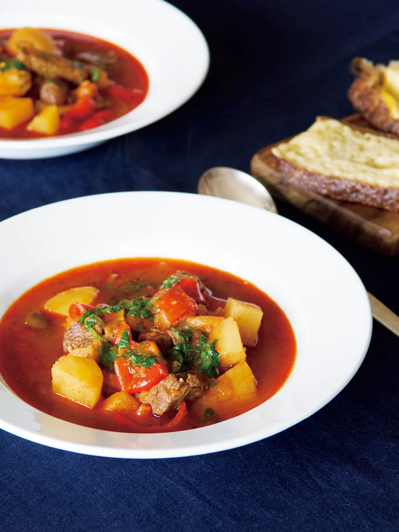 長尾智子さんが教える、ハンガリーの煮込み料理“グヤーシュ”のレシピ