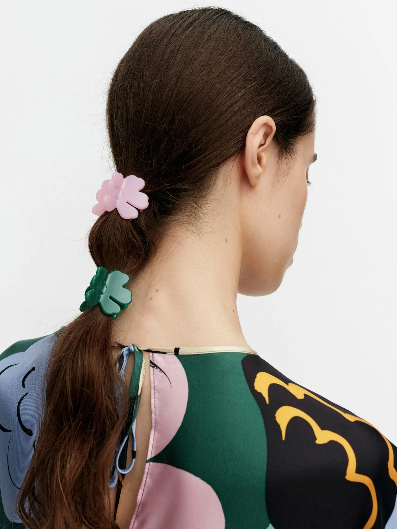 【マリメッコ】ウニッコモチーフのバッグやヘアアクセサリーなど、春を彩るカラフルな小物コレクションが登場