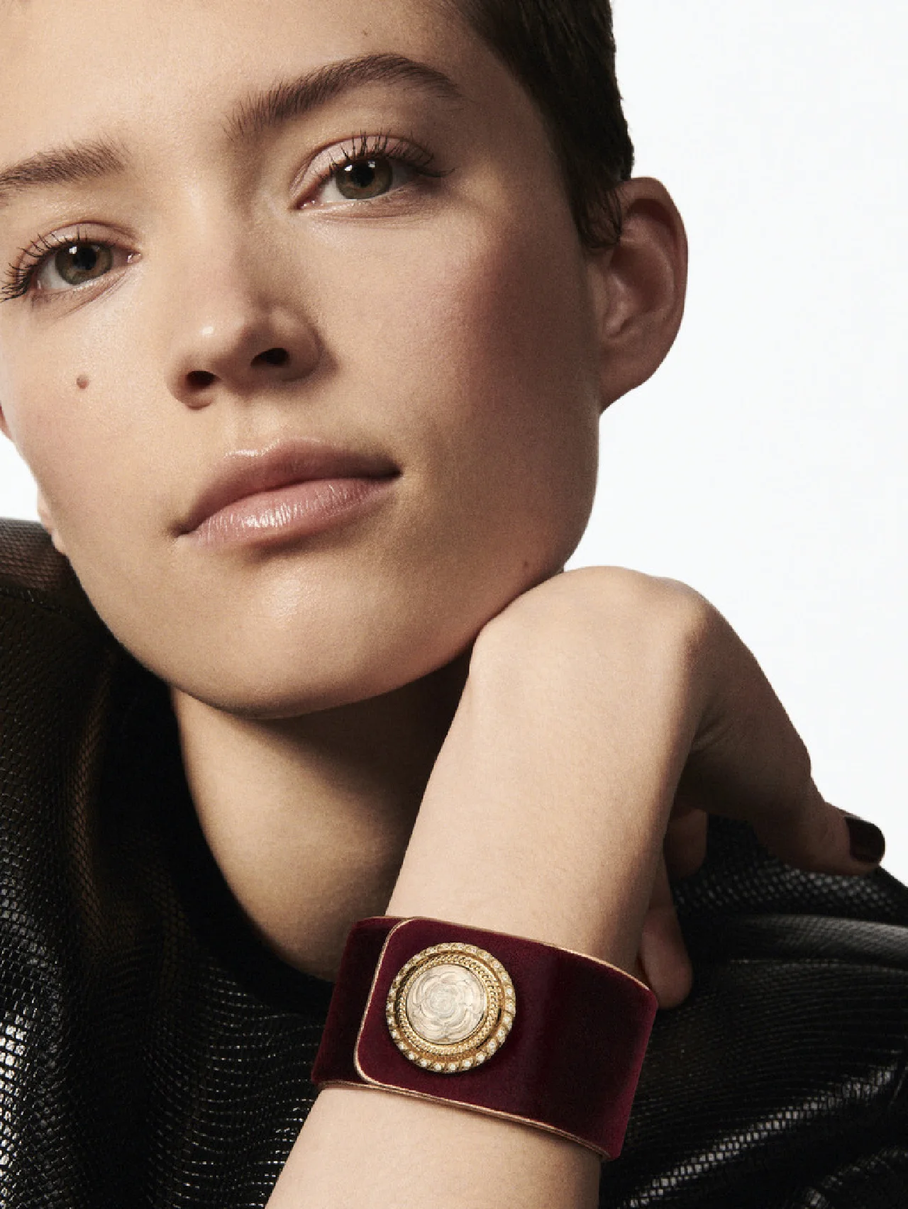 ジャケットのボタンが時計に！シャネルから遊び心溢れる新作ジュエリーウォッチが登場