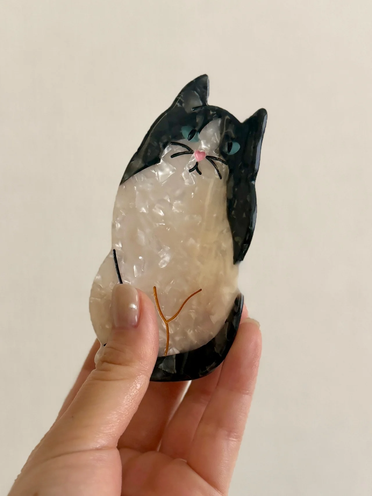 一目惚れしたBALLKOSSの【猫ヘアクリップ】を愛用中！