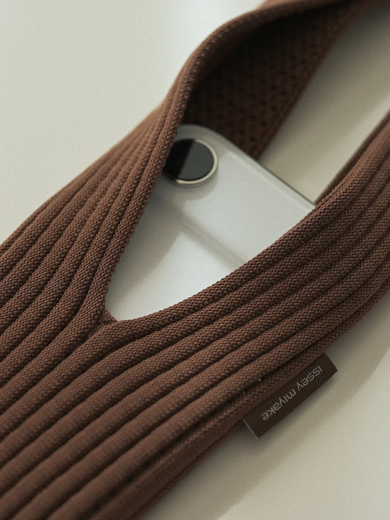 【iPhone Pocket】iPhoneを“まとう”という新体験 vol.215