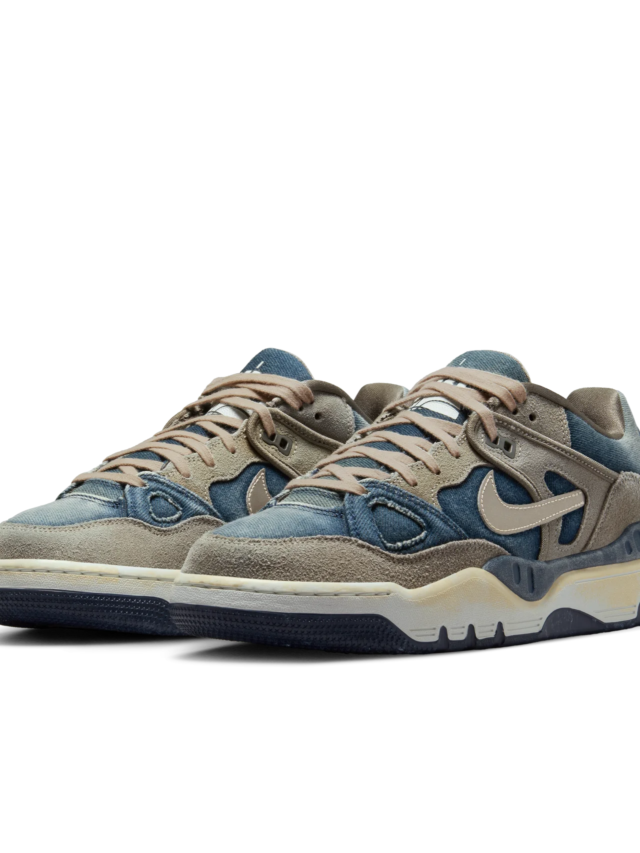 【リーバイス®】がNIGO、ナイキと初めてのトリプルコラボレーションスニーカーを発表