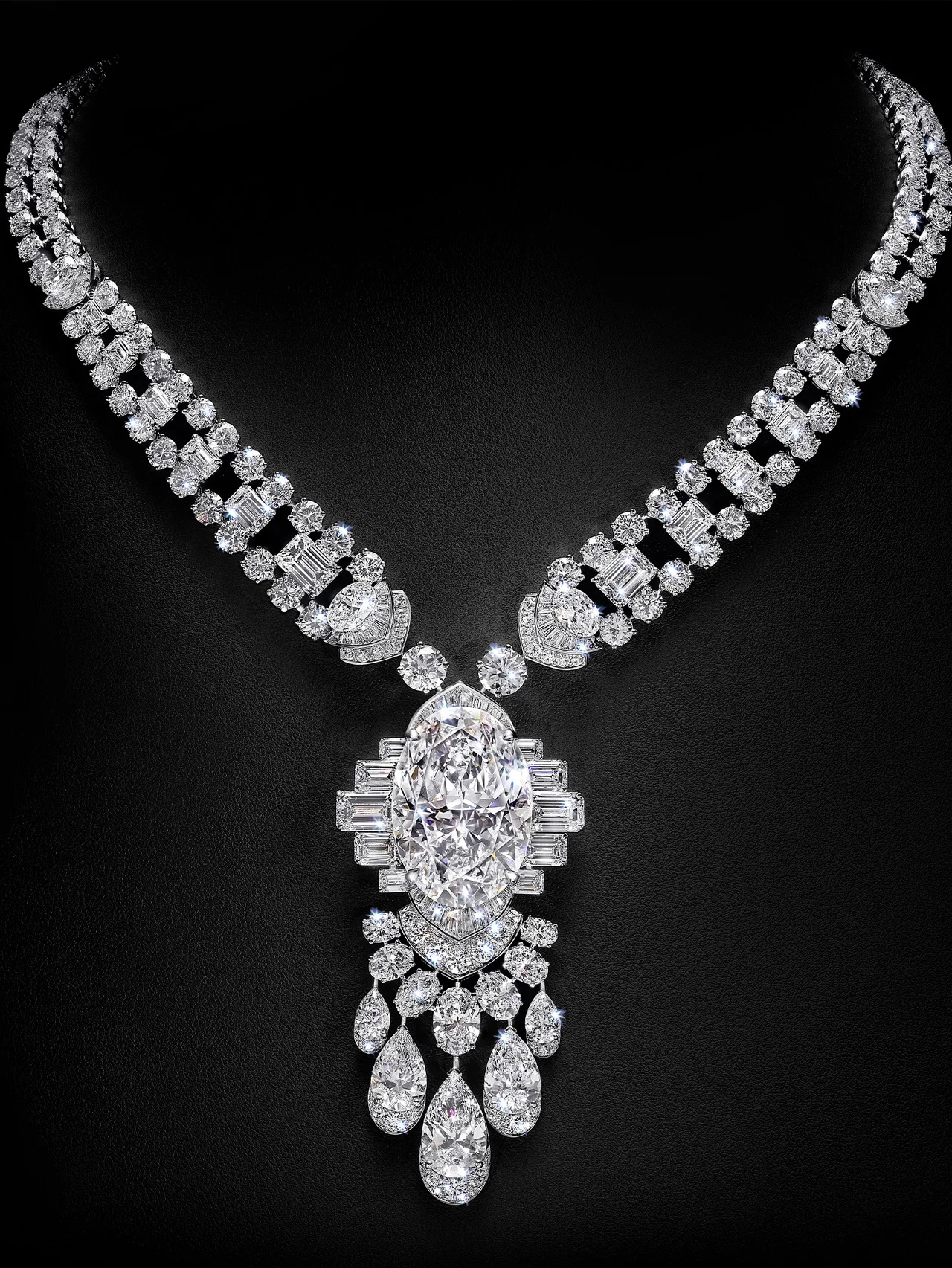 【グラフ】50カラットのダイヤモンドが放つ極上の輝き、新作ハイジュエリーコレクションをパリクチュールで発表