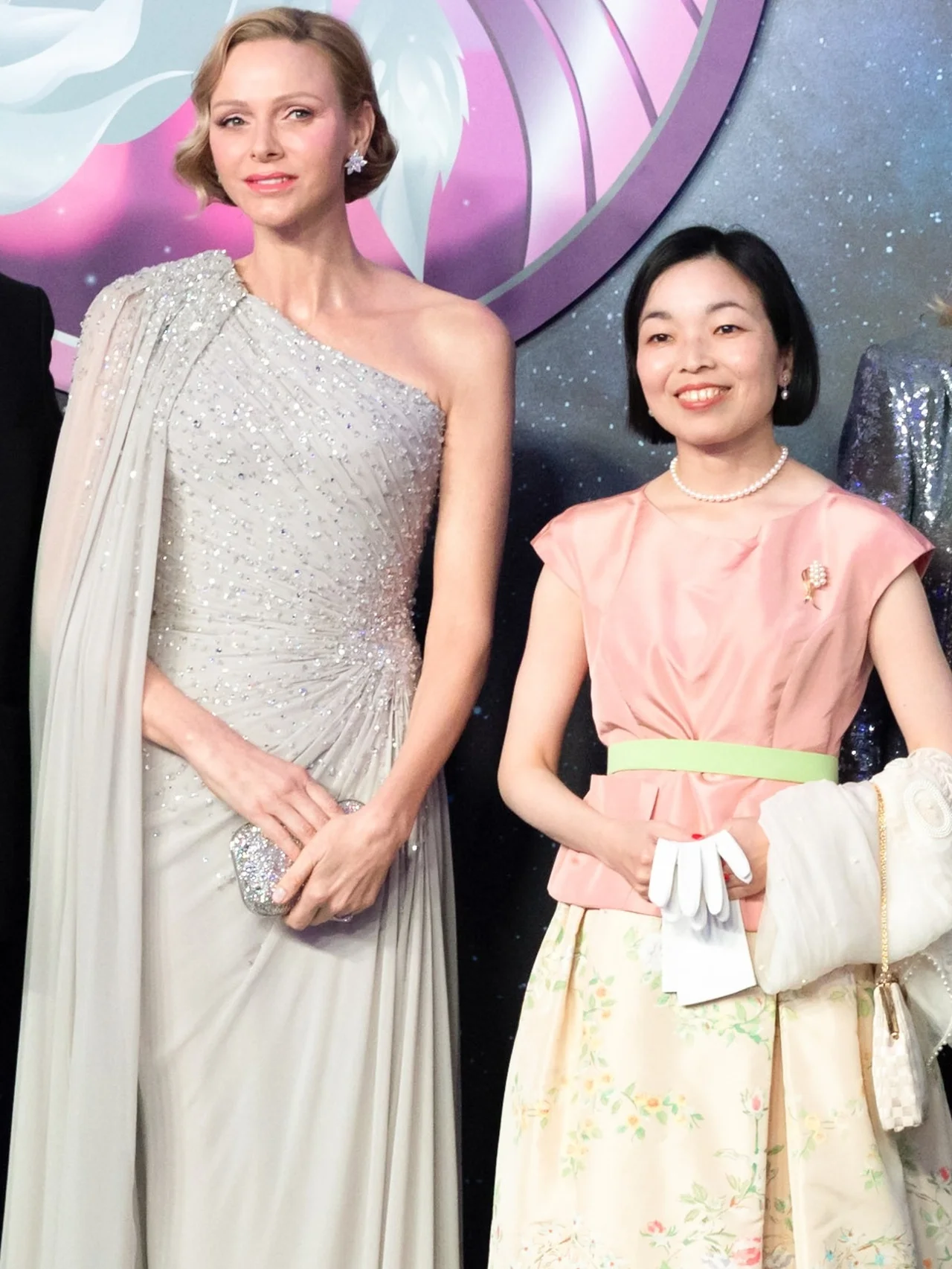 彬子女王殿下とモナコ・シャルレーヌ公妃のツーショットが世界で話題沸騰！ ダイアナ元妃の姪キティ・スペンサーも出席した華麗なる舞踏会の洗練ルックも注目の的に