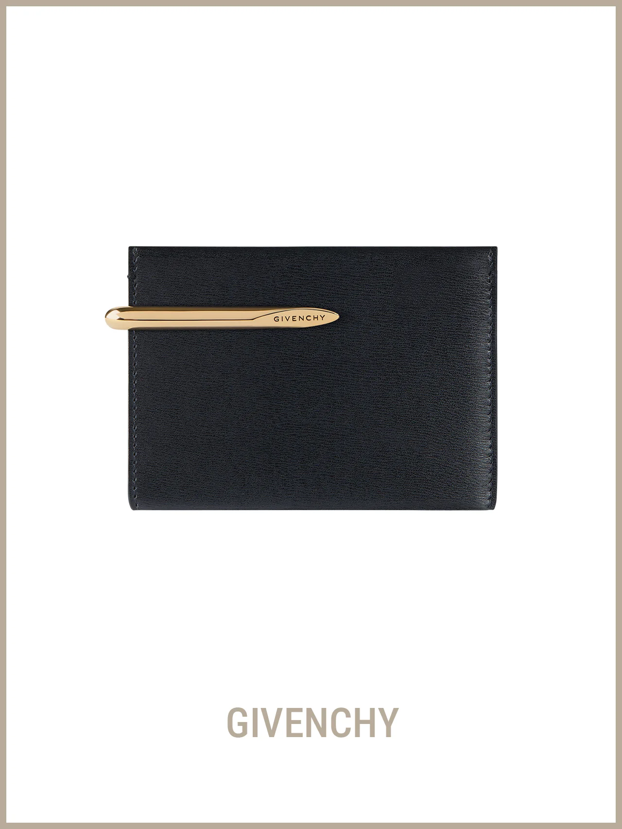 【ジバンシィ】の財布。定番の“黒”を新鮮に見せる、今季の相棒