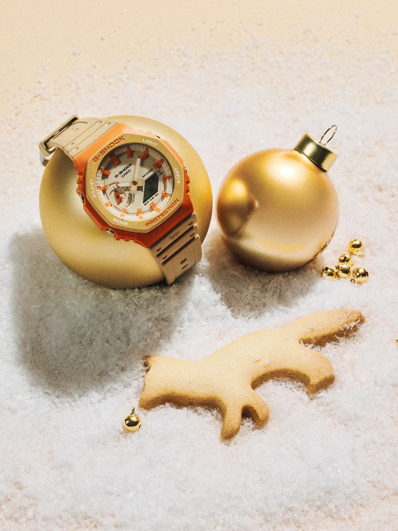 【メゾン キツネ】と【カシオ】の「G-SHOCK」がコラボ！ 都会的なオレンジがアクセントの洗練されたモデルが登場