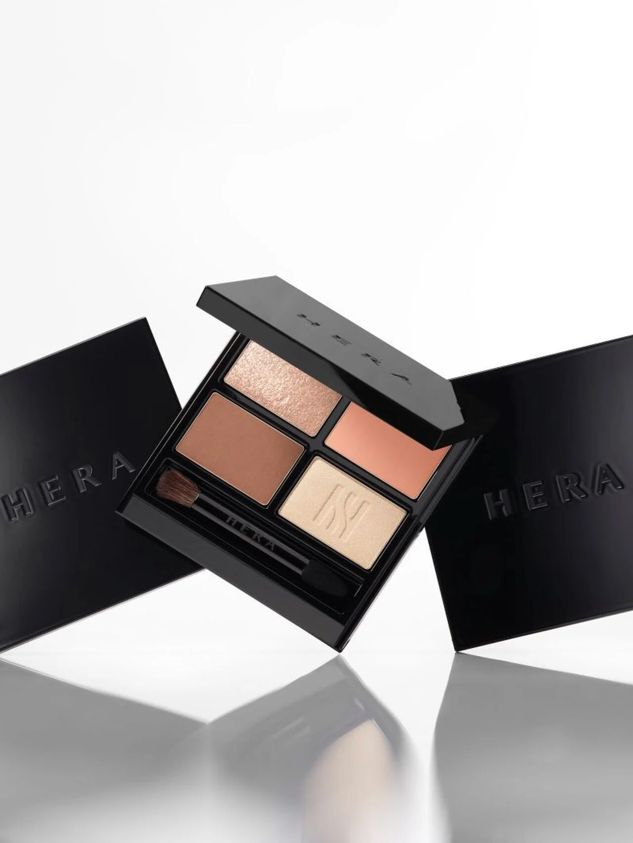 まるでジュエリーボックス。【HERA】多彩な質感・カラーが融合した、大人の品格アイパレット