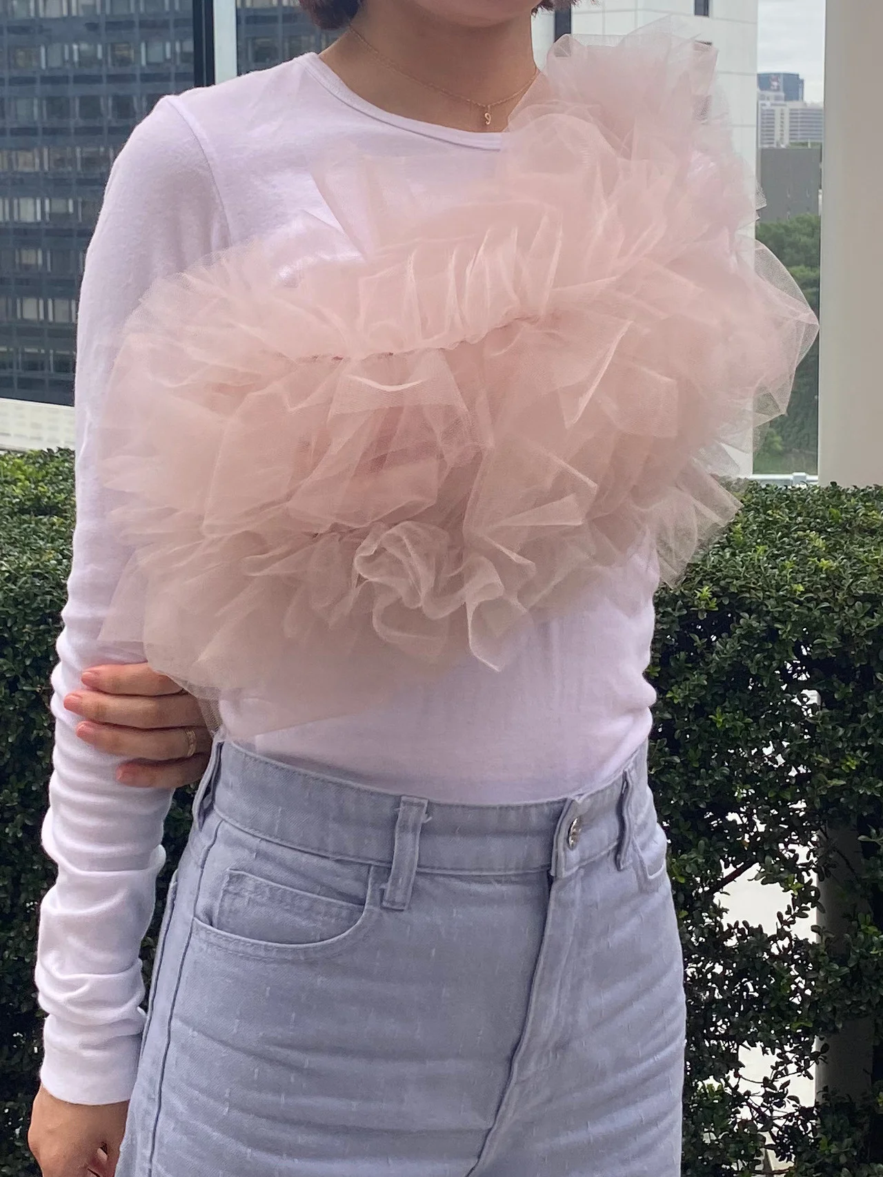 バッグ兼ビスチェな【チカ キサダ】の万能アイテムで、シンプル服も素敵に格上げ