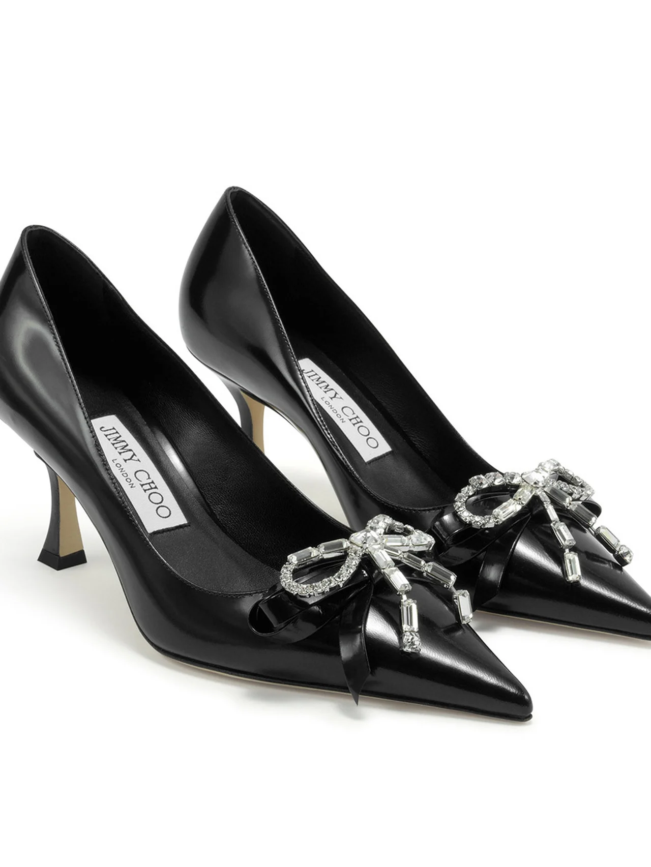 フォルムの美しさで足もとが決まる。【ジミー チュウ】の憧れ黒パンプス vol.1295